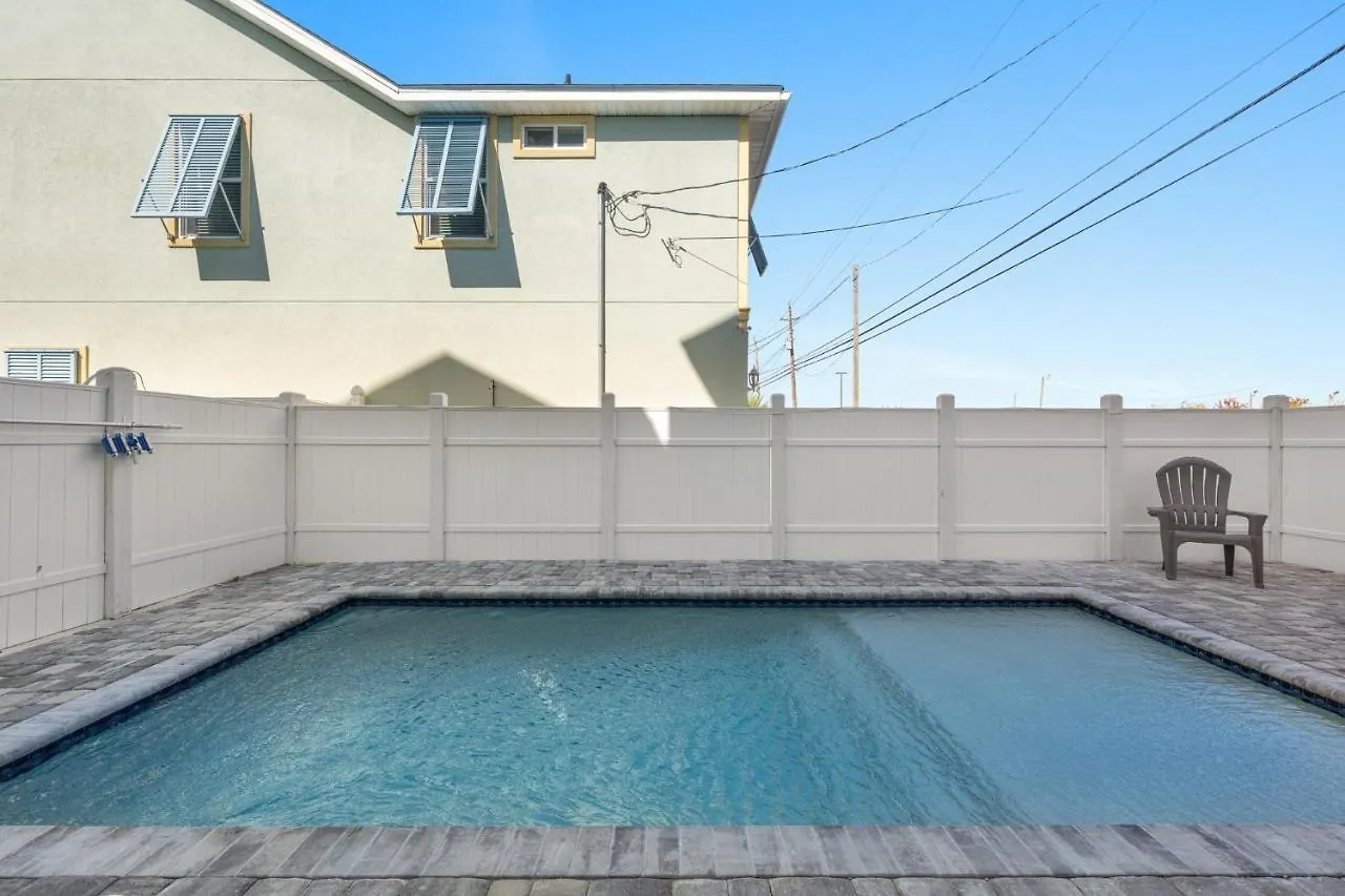 Spectacular 3Br 4Ba W/ Private Pool, 2 Min Walk To Beach - Sleeps 15! Panama City Beach 0*,  United States