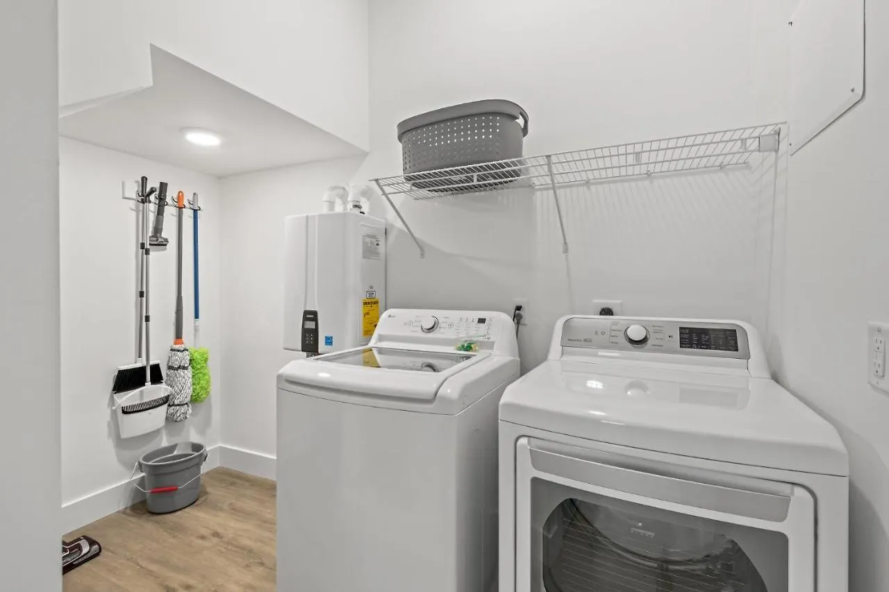 Spectacular 3Br 4Ba W/ Private Pool, 2 Min Walk To Beach - Sleeps 15! Panama City Beach United States