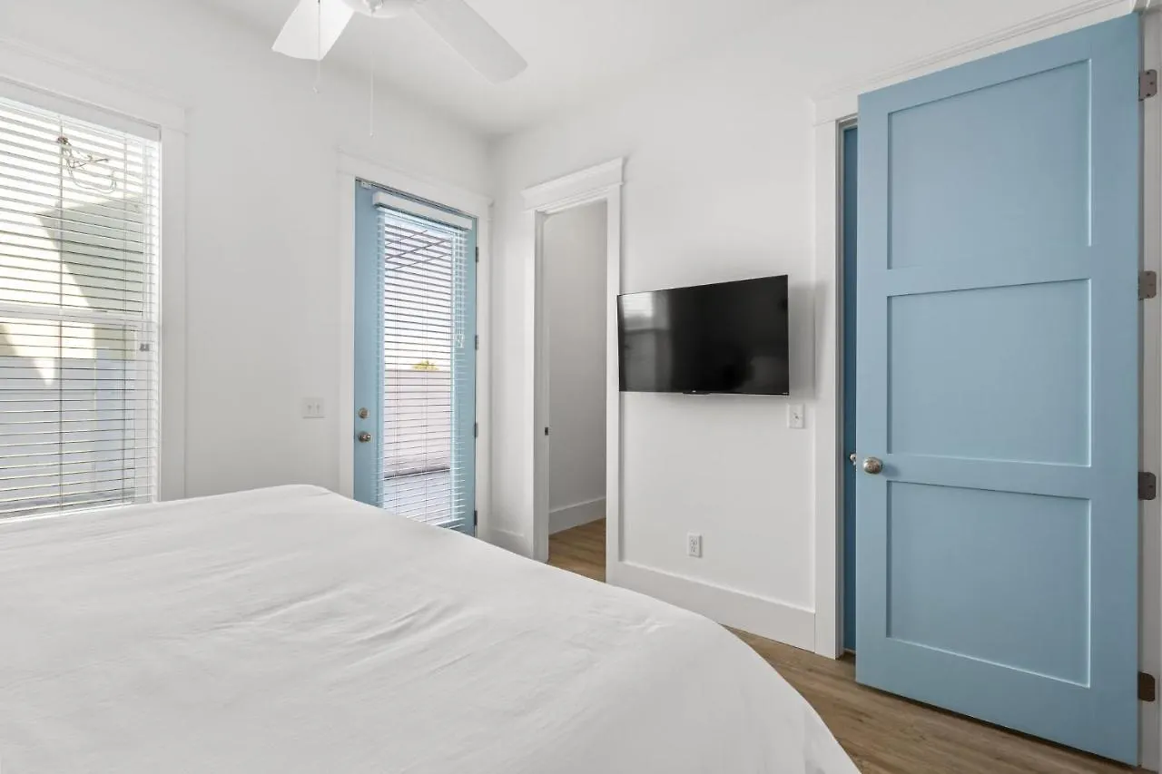 Holiday home Spectacular 3Br 4Ba W/ Private Pool, 2 Min Walk To Beach - Sleeps 15! Panama City Beach