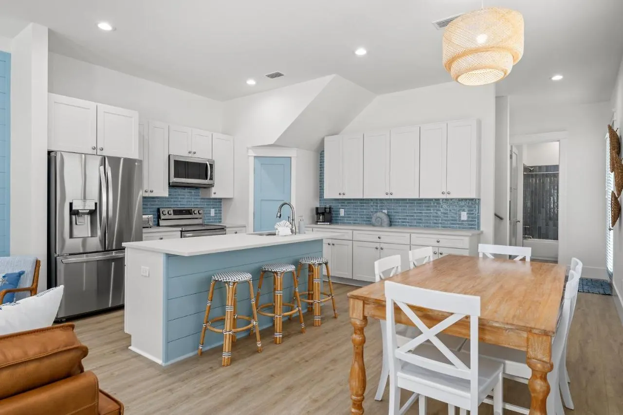 Holiday home Spectacular 3Br 4Ba W/ Private Pool, 2 Min Walk To Beach - Sleeps 15! Panama City Beach United States
