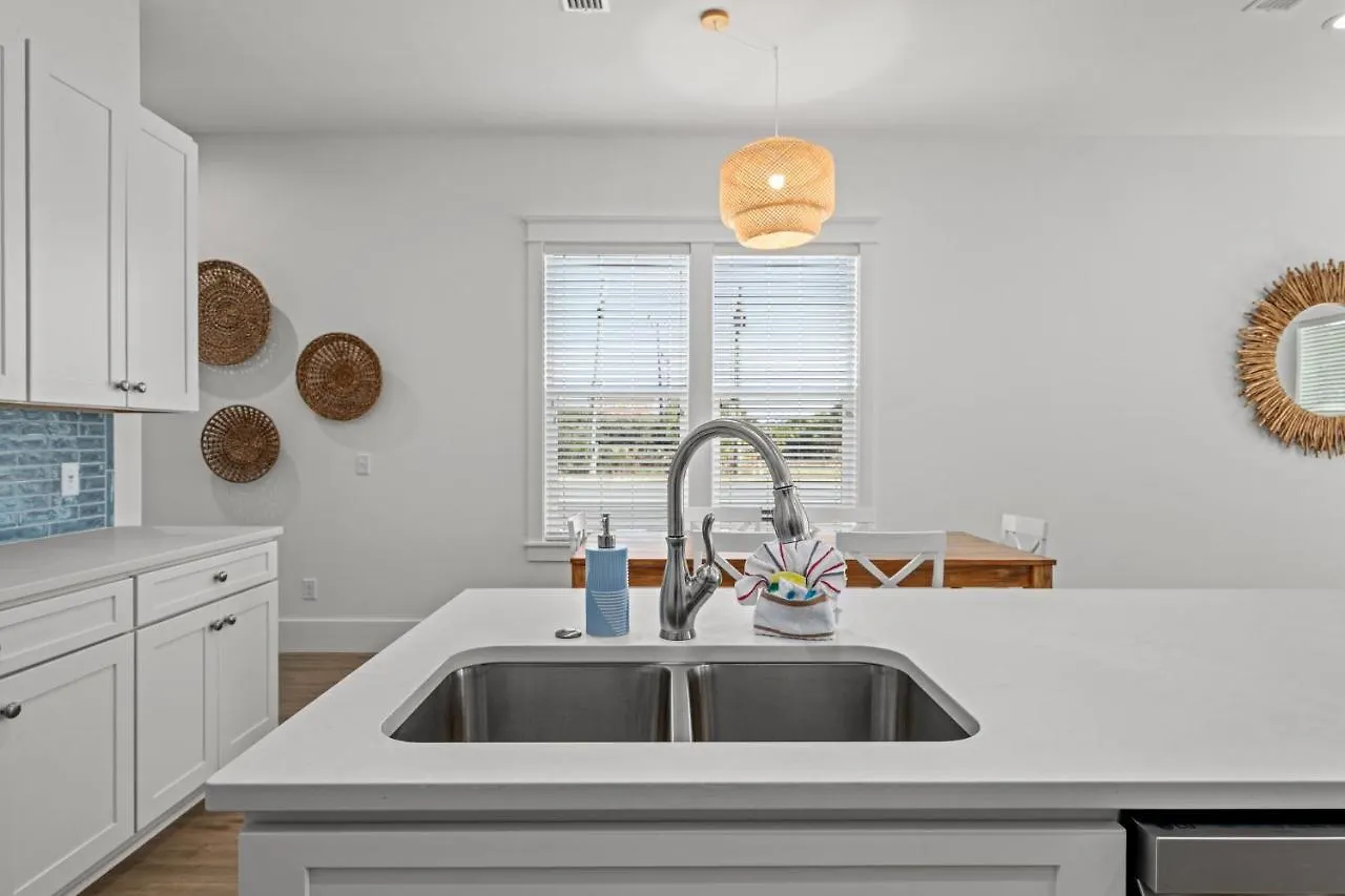 Spectacular 3Br 4Ba W/ Private Pool, 2 Min Walk To Beach - Sleeps 15! Panama City Beach Holiday home