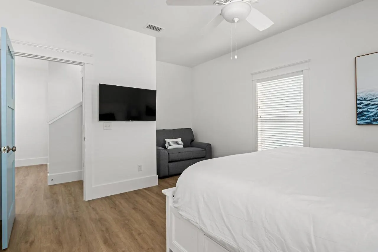 Spectacular 3Br 4Ba W/ Private Pool, 2 Min Walk To Beach - Sleeps 15! Panama City Beach United States