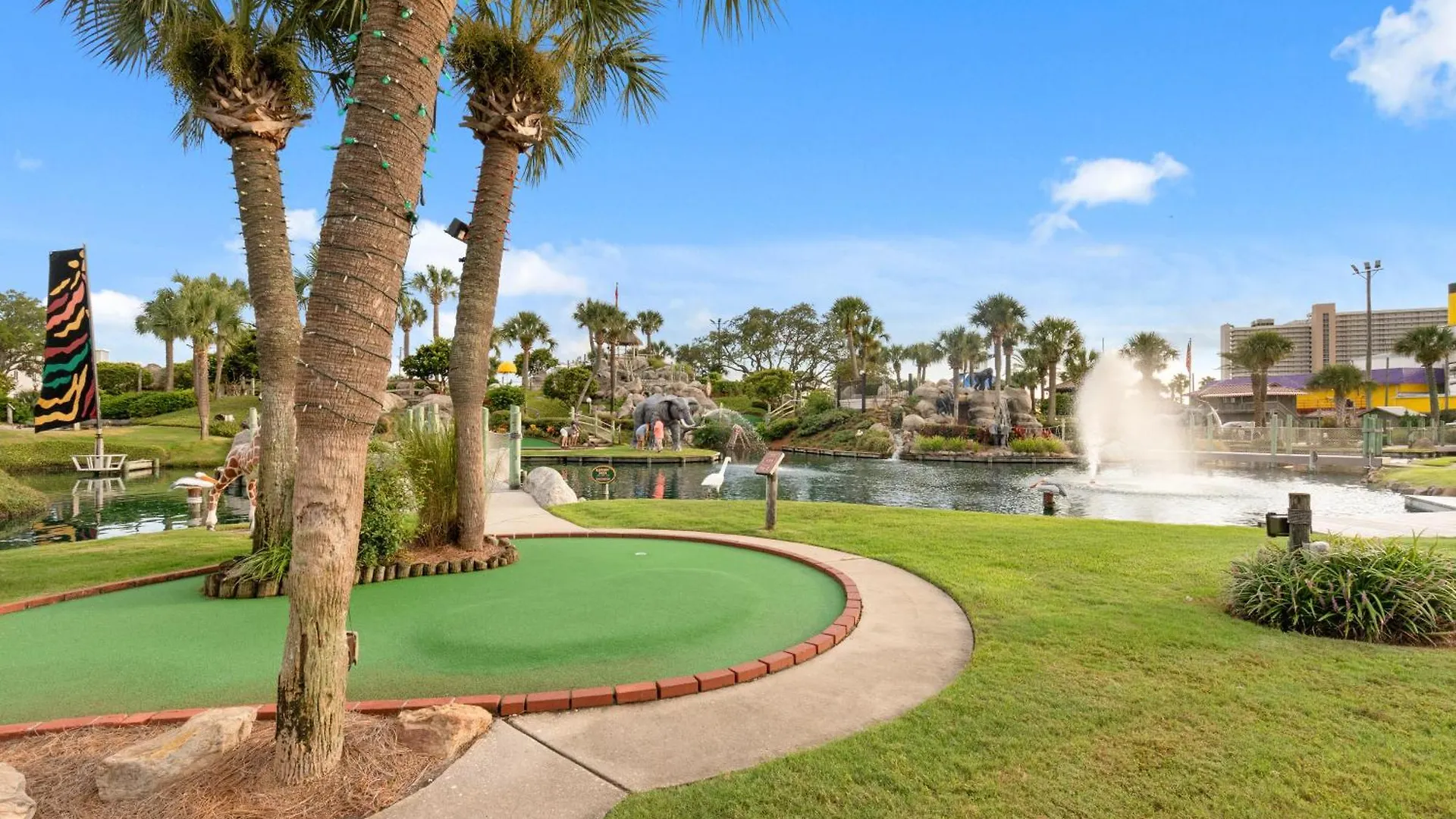 Spectacular 3Br 4Ba W/ Private Pool, 2 Min Walk To Beach - Sleeps 15! Panama City Beach Holiday home