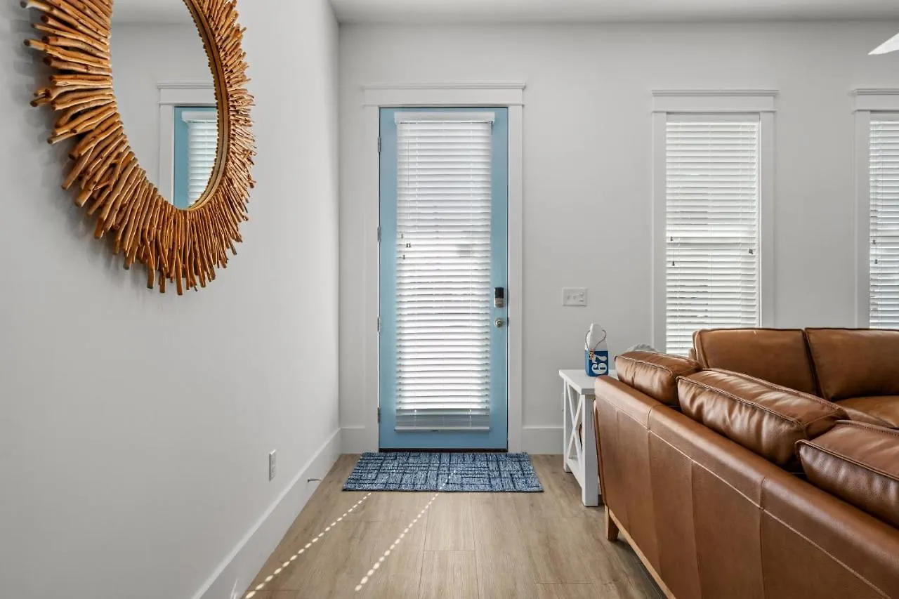 Spectacular 3Br 4Ba W/ Private Pool, 2 Min Walk To Beach - Sleeps 15! Panama City Beach Holiday home